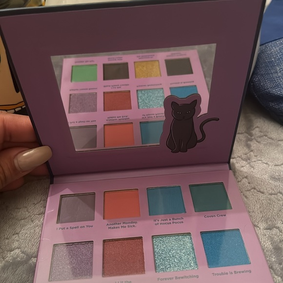 Disney Hocus Pocus Eyeshadow palette - Picture 4 of 4